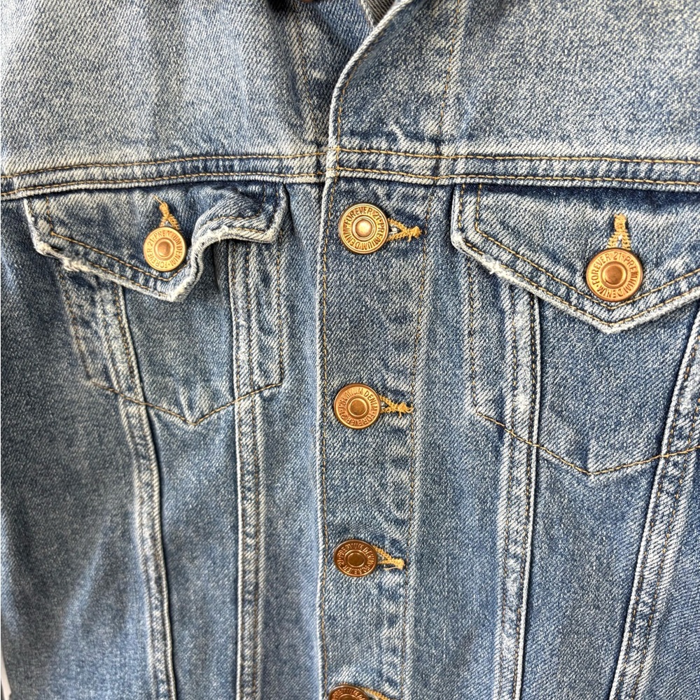 Forever 21 Distressed Cropped Denim Jacket Raw Hem Size S - Picture 2 of 10